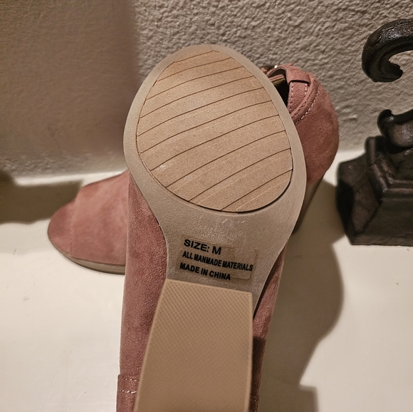 Open-toe heel - Picture 3 of 4